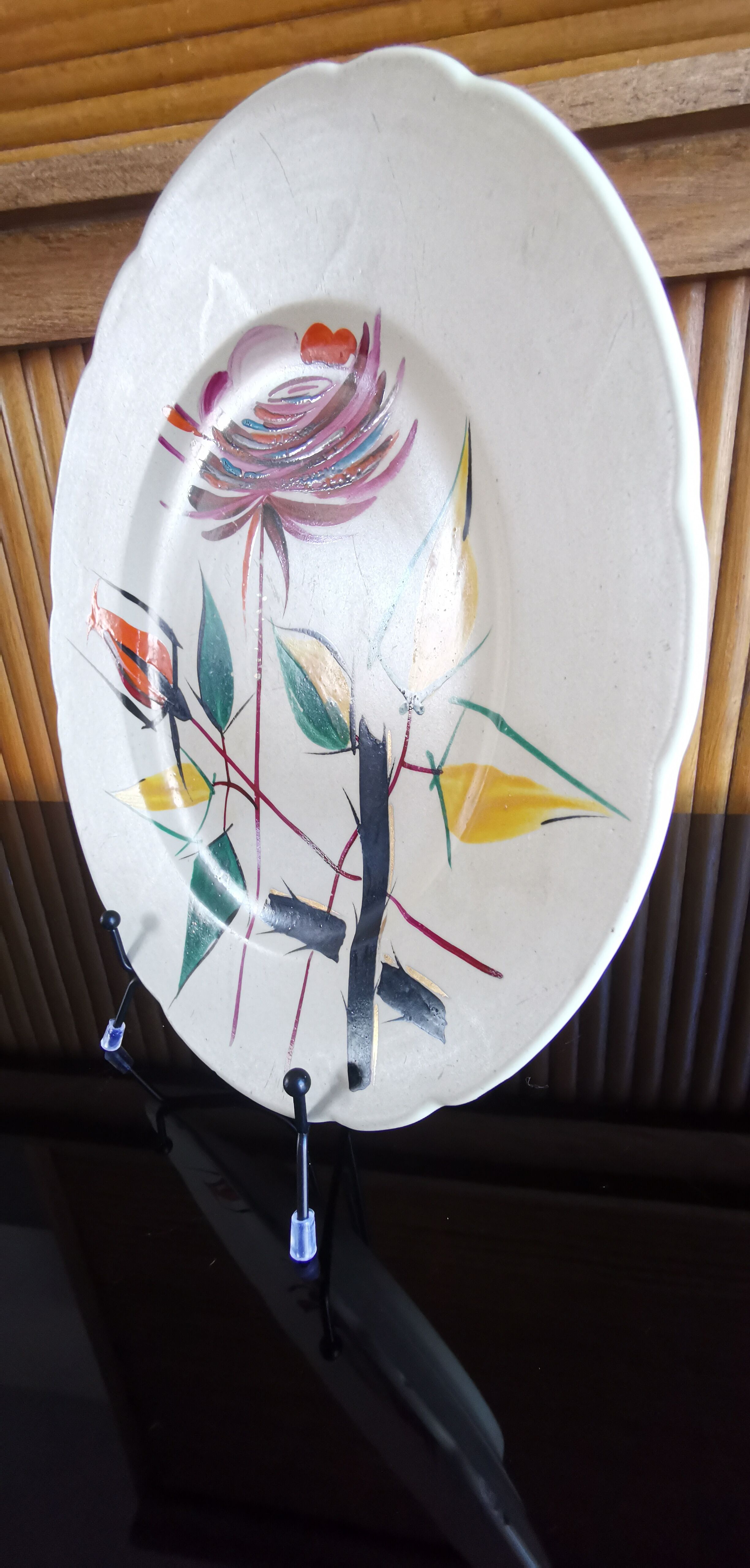 Longwy plate from the 60s decorated by hand