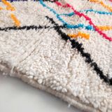 Tapis berbère marocain Azilal écru à motifs colorés 252x150cm