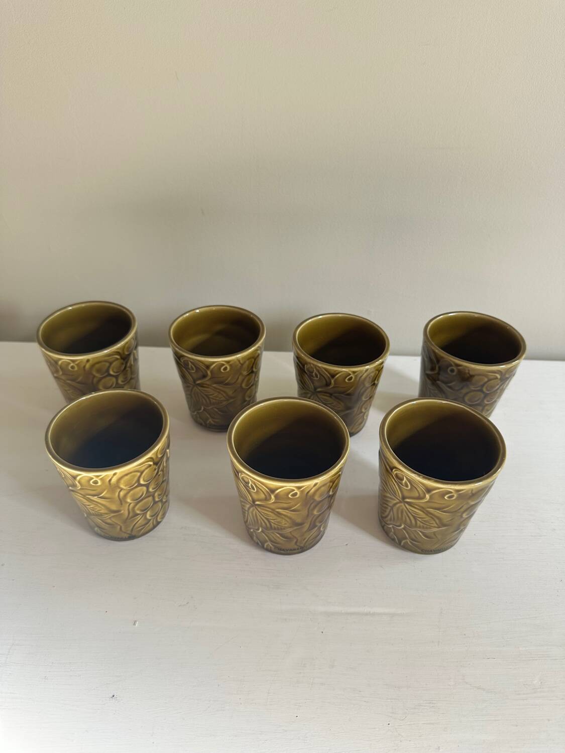 7 tasses Chavaillon de Sarreguemines olive