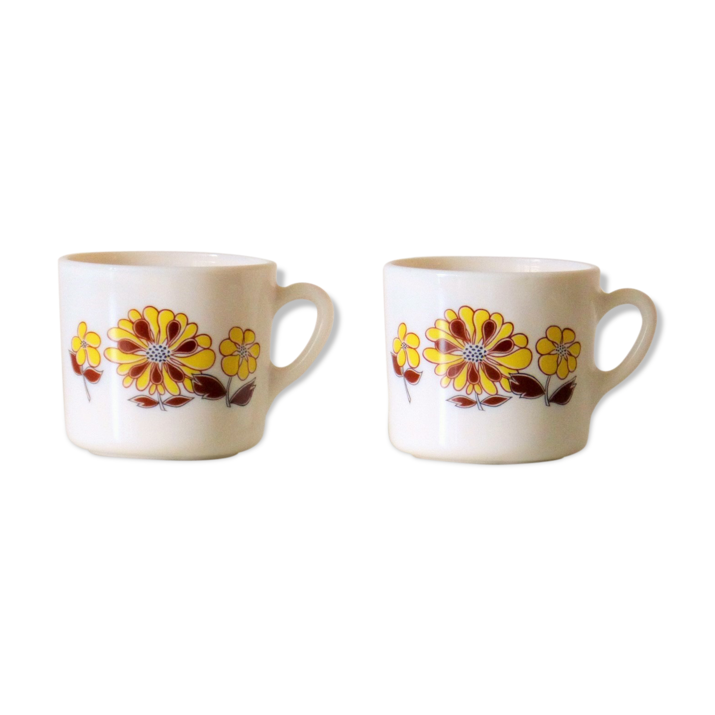 Two cups Sovirel France, pyrex décor of flowers vintage 70's