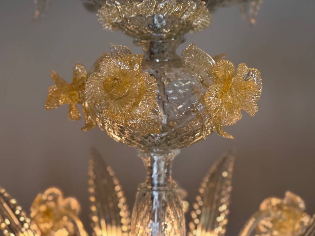 Venetian chandelier in gilded Murano glass, 24 light sources, three tiers, circa 1940.