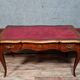 Bureau plat Louis XV a double face en marquèterie de bois précieux