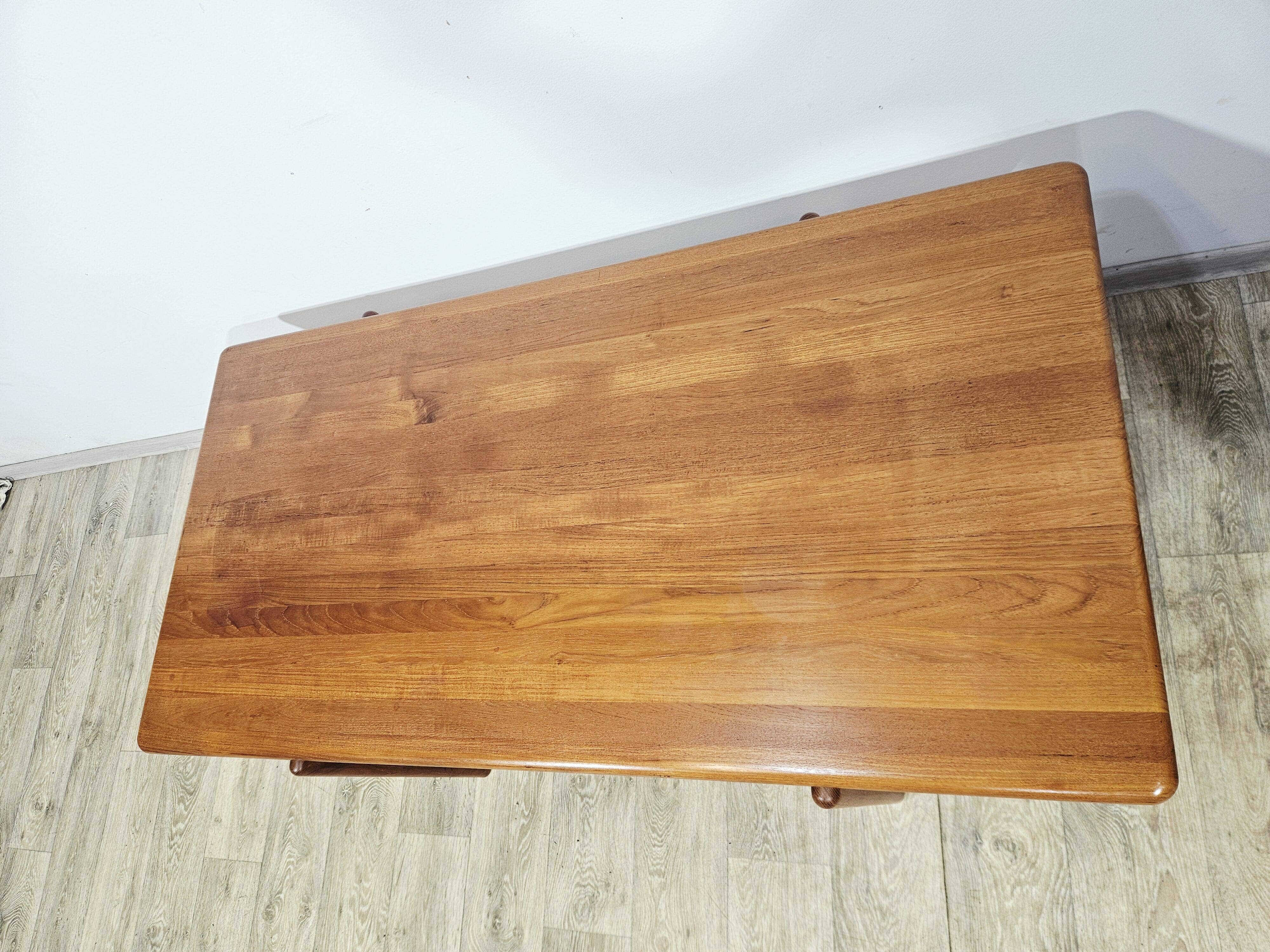 Table basse en teck massif danois / Style Mid-Century Modern / Années 1970.