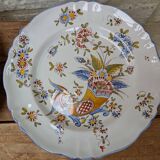Set of 2 antique decorative plates with cornucopias