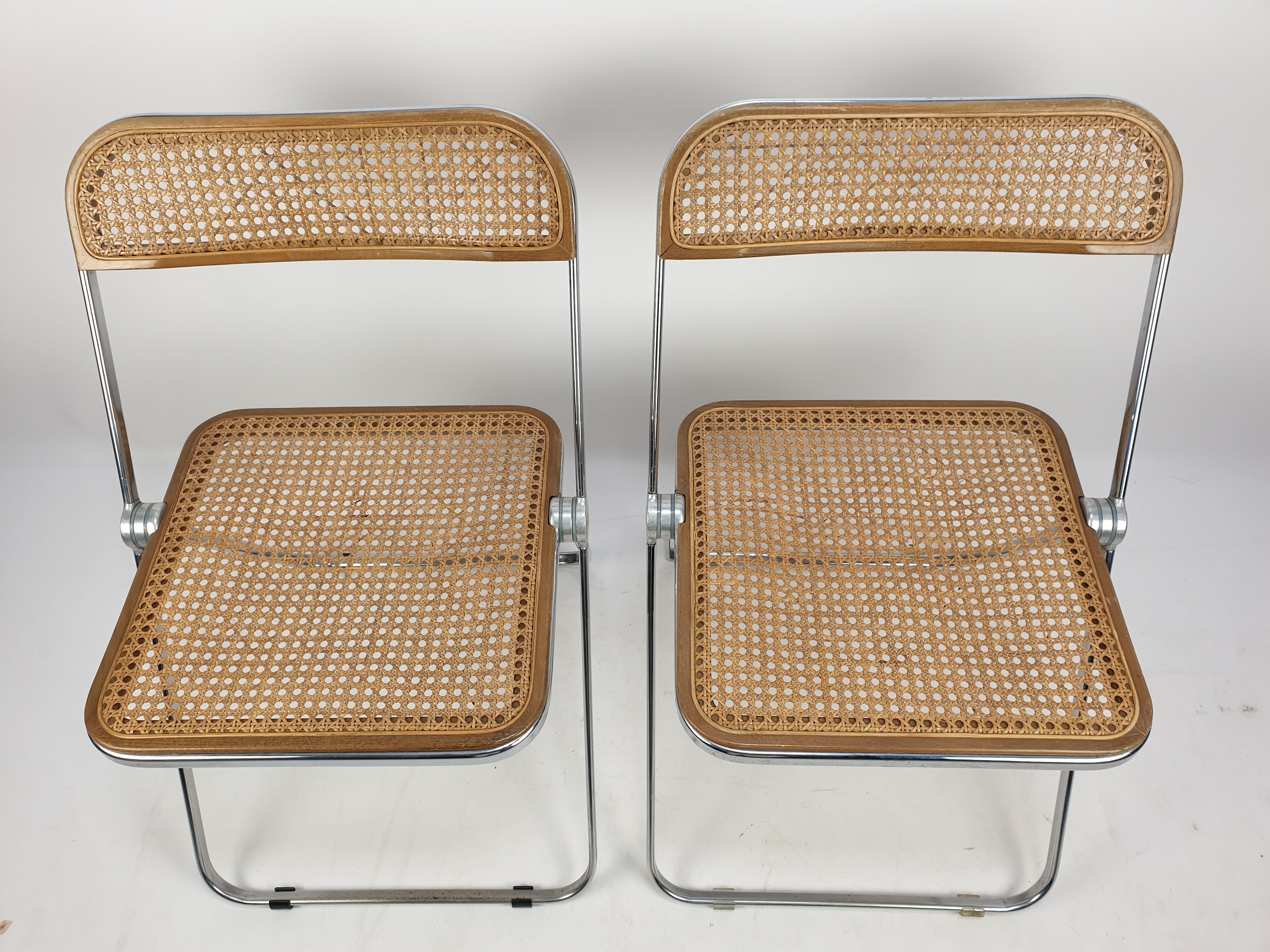 2 Plia folding chairs with woven wicker Giancarlo Piretti for Castelli, 1967