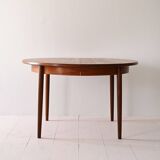 Extendable round table