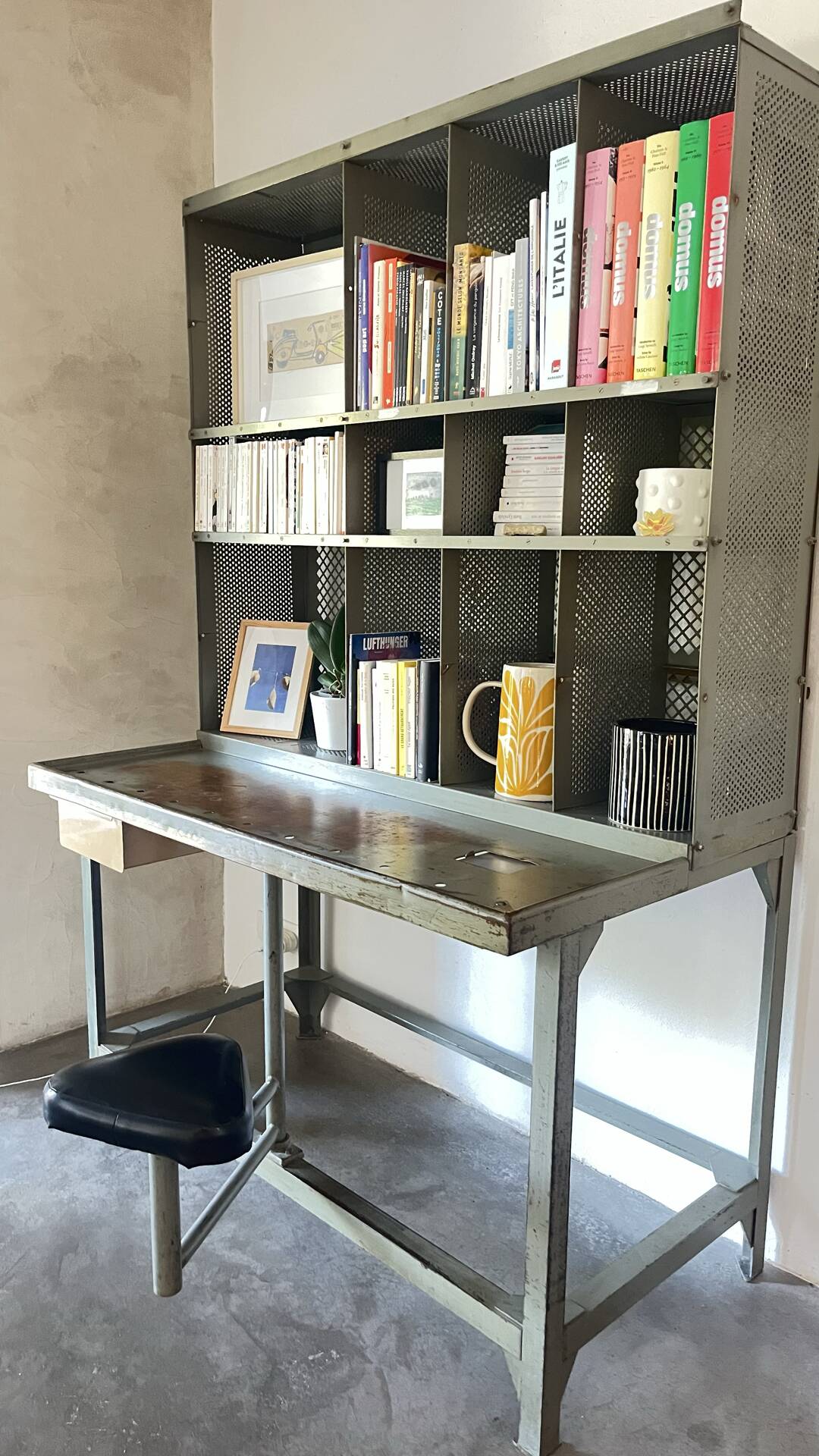 Bureau de tri postal industriel