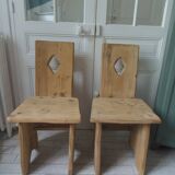 2 vintage chairs in brutalist style made of pitch pine with a waxed finish.