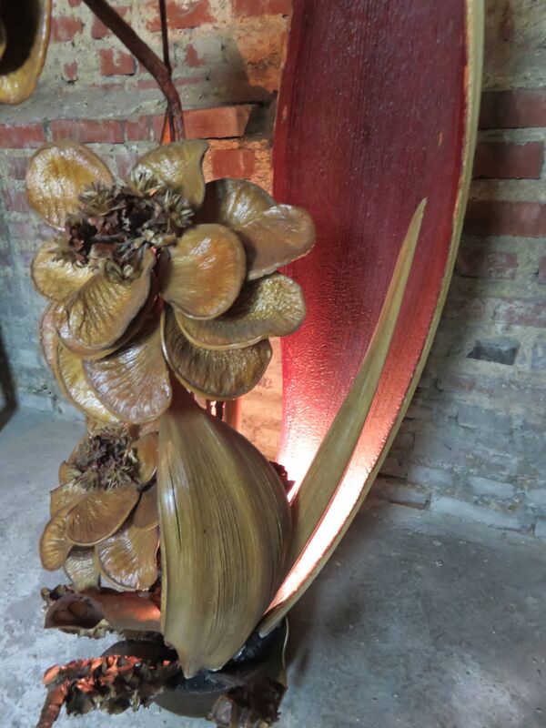 Lampe vintage en feuilles et fleurs de bananier séchées 70