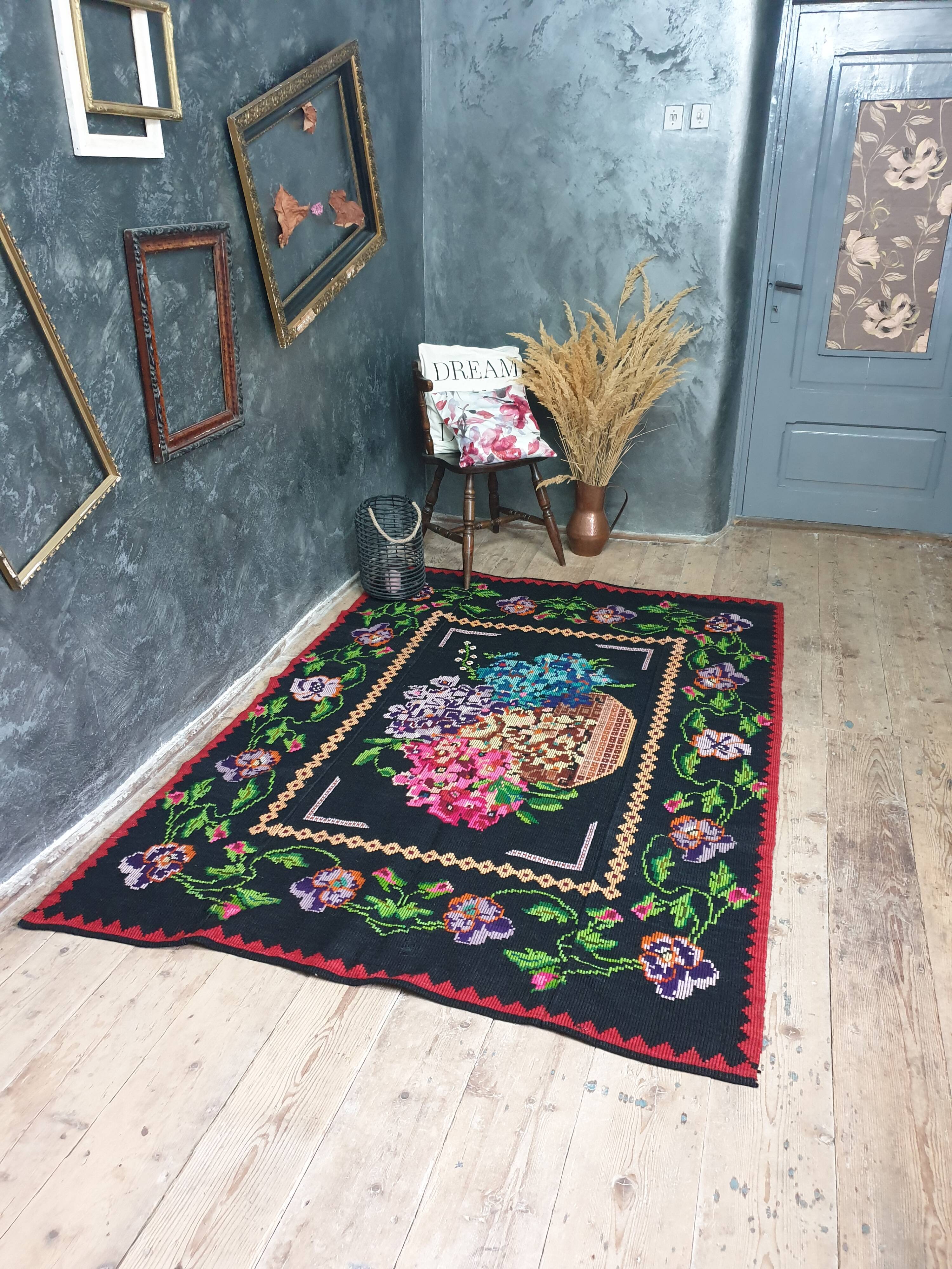 Vintage wool rug with floral design in sweet colors