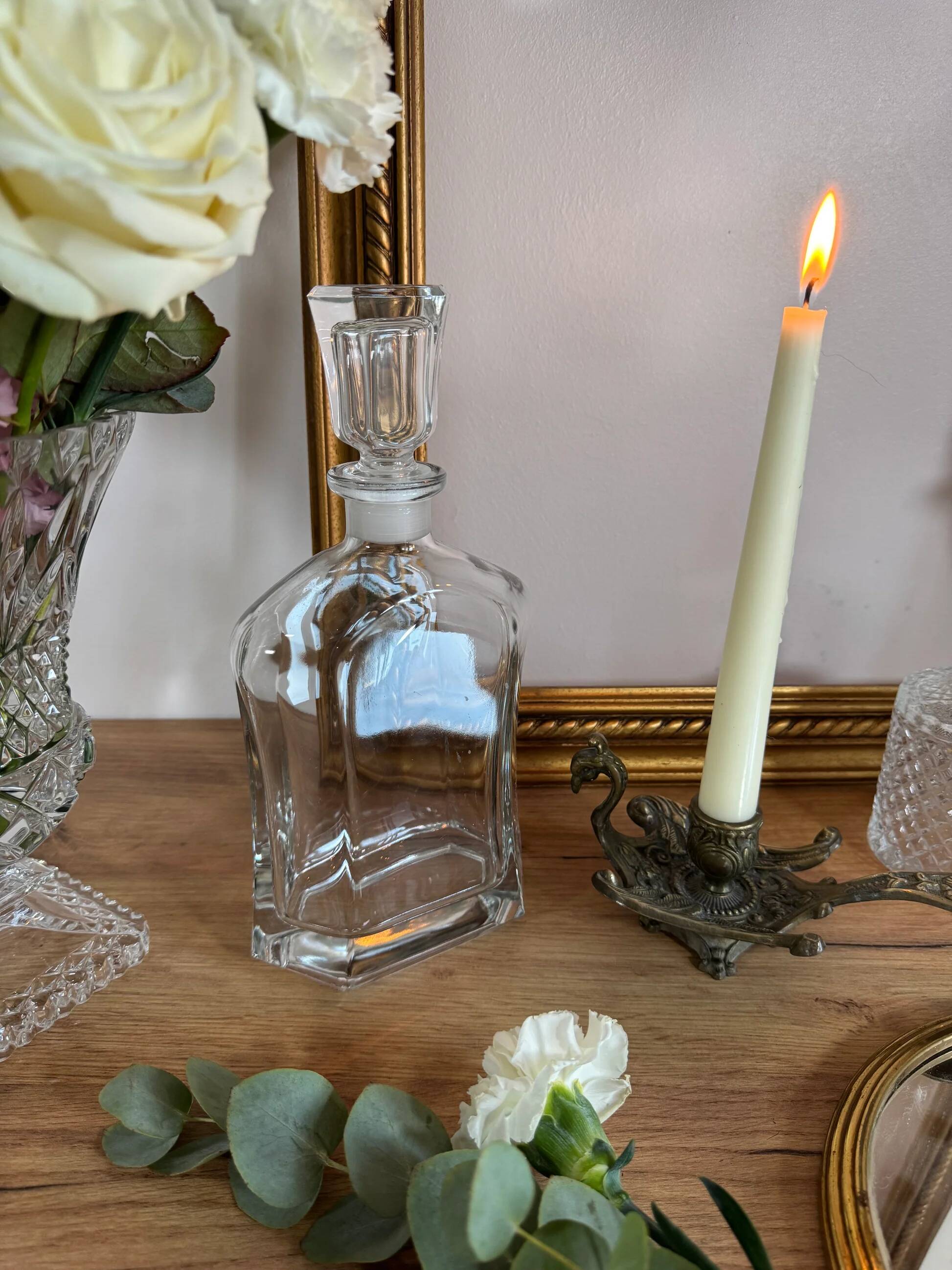 Transparent whisky carafe