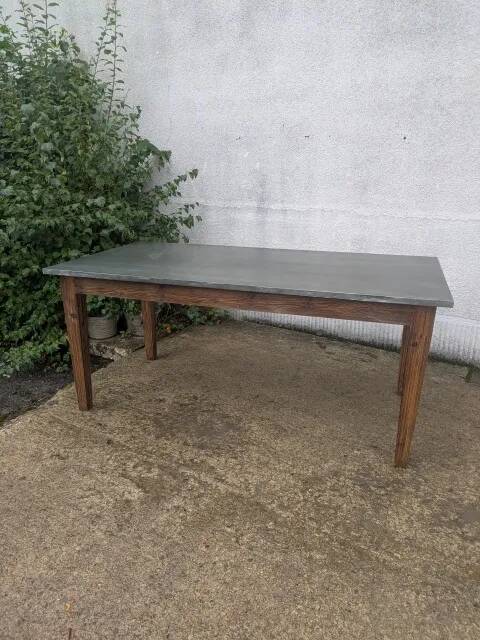 Grande table dessus zinc