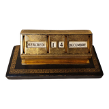 Art deco perpetual calendar