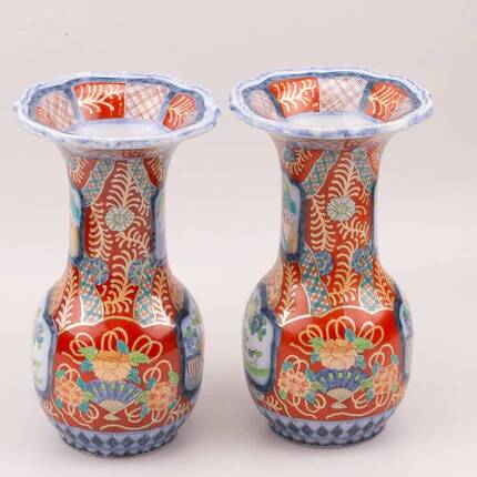 Pair of vases with Petrus Regout Maastricht decoration in Imari style porcelain - 19th century