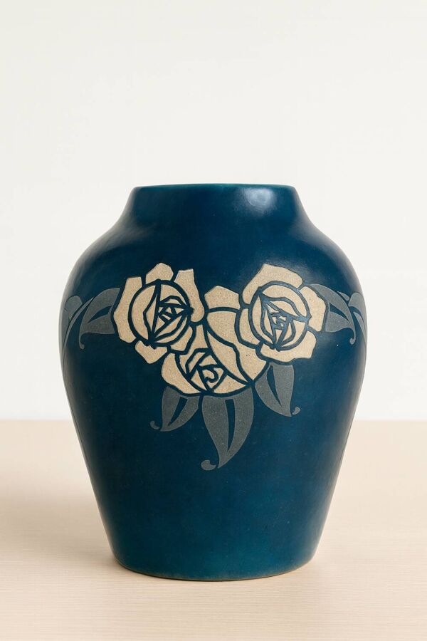 Vase art déco en fonte émaillée decor incisé