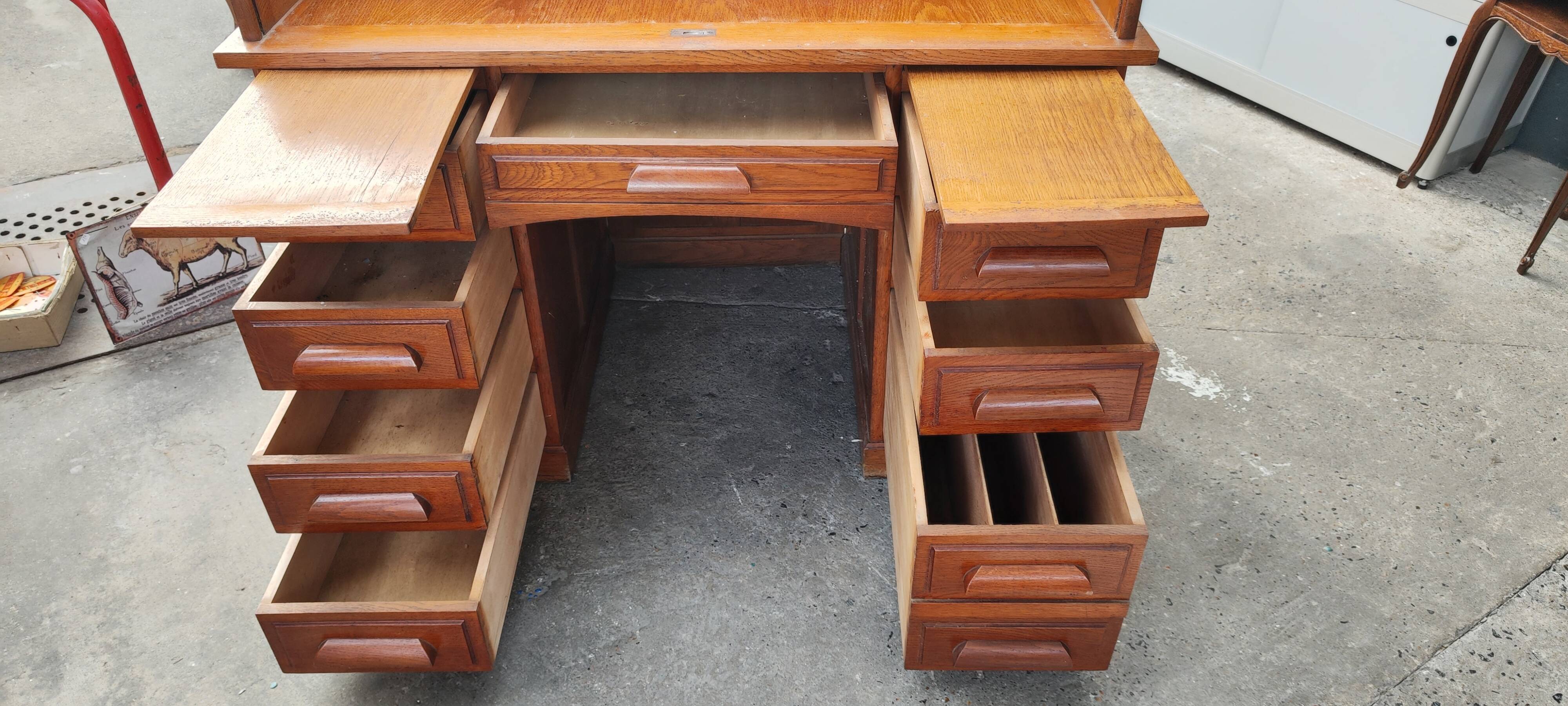 Old American desk in solid oak with S-shaped shutter