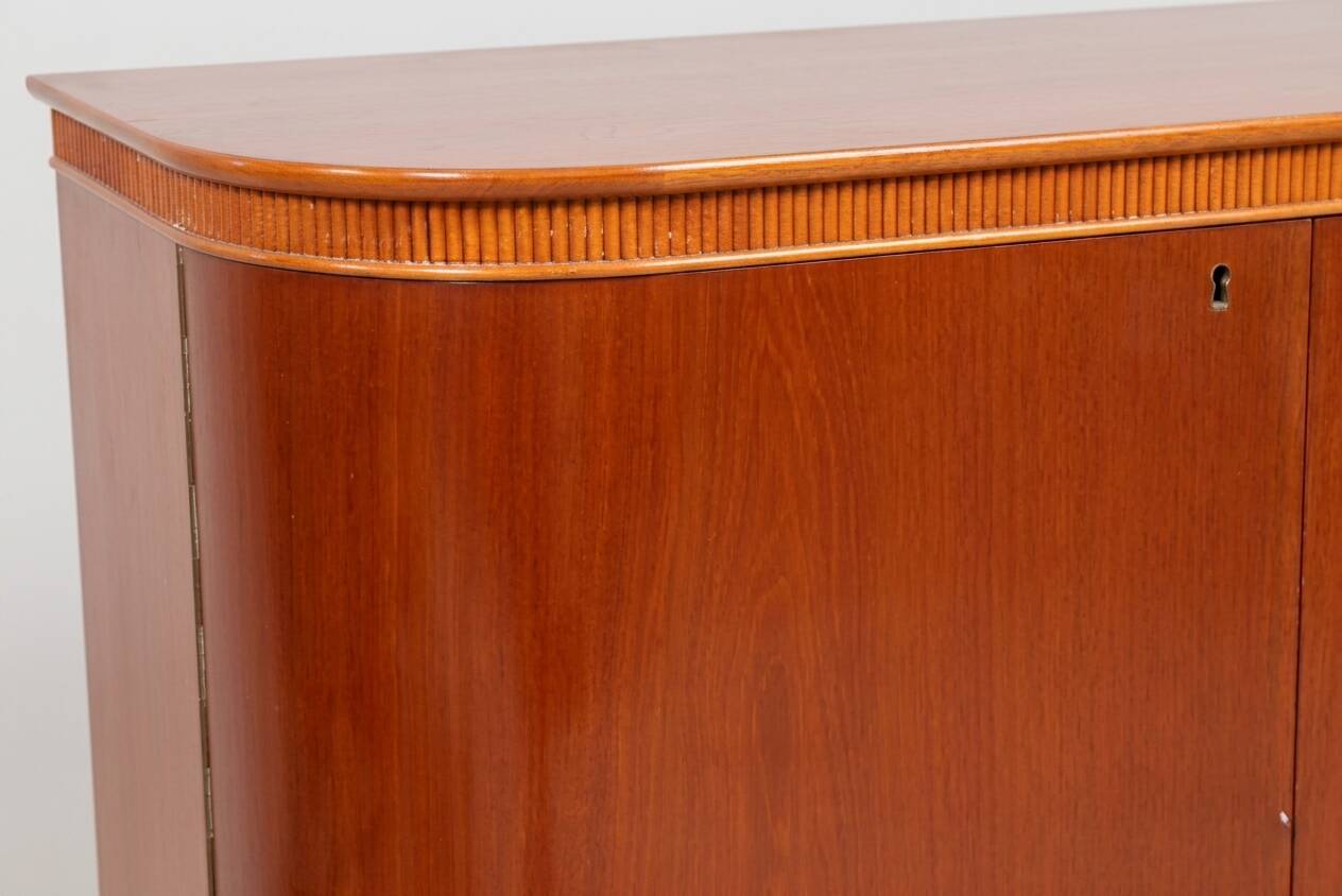 Vintage "Swedish Modern" buffet in mahogany from the 1940s.