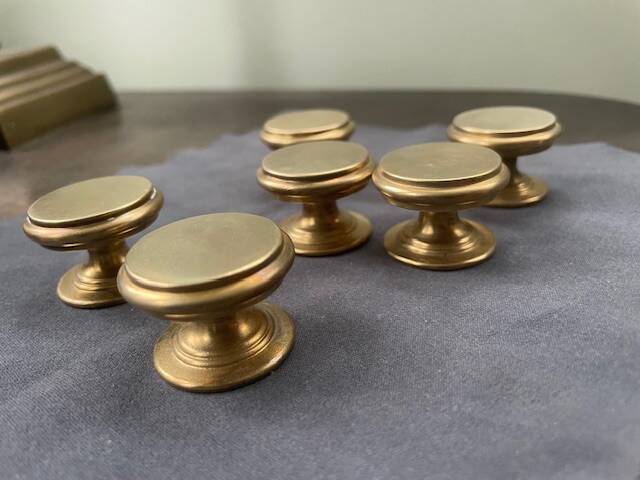 6 antique bronze handle buttons