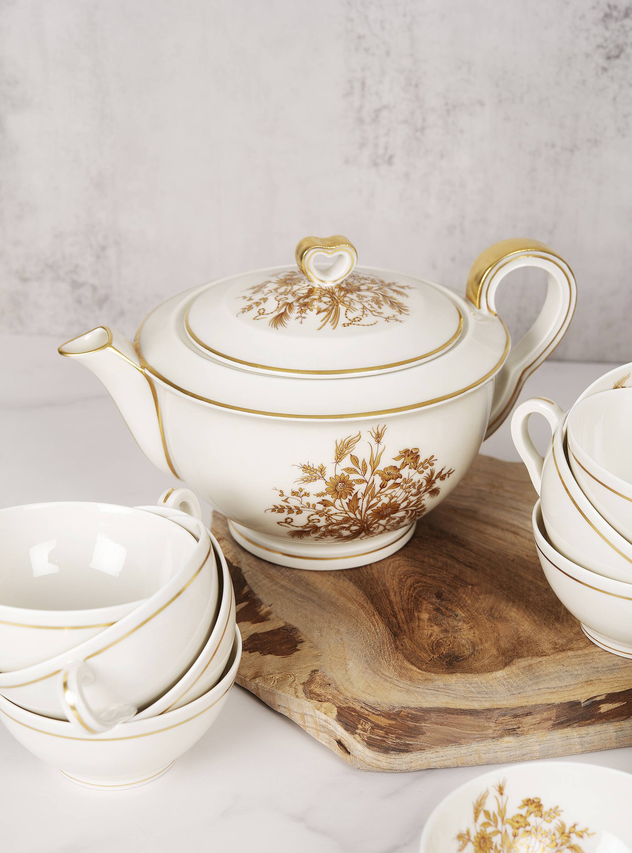 Porcelain tea service by Théodore Haviland, gilded patterns.