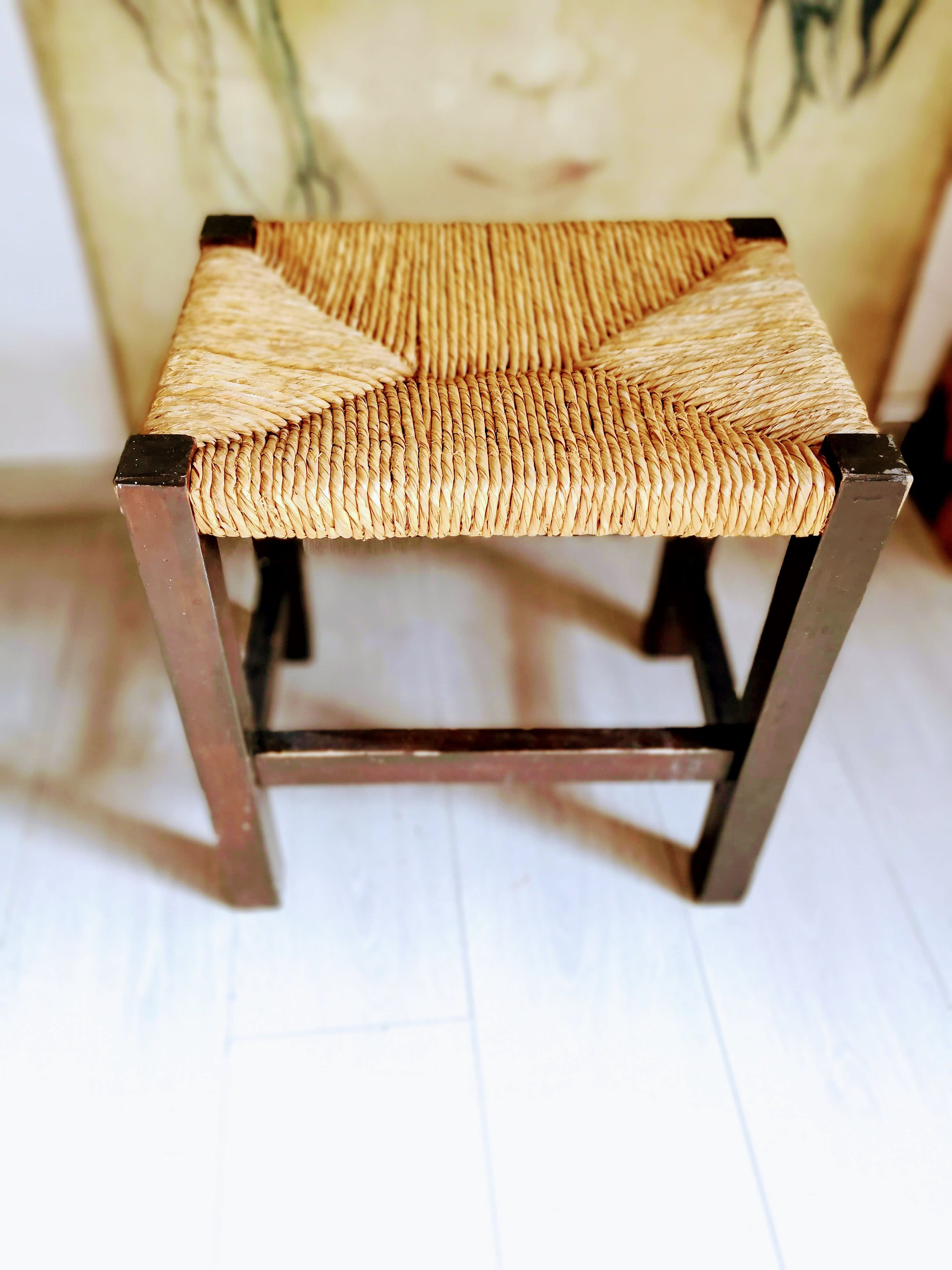 Bedded sitting wooden stool