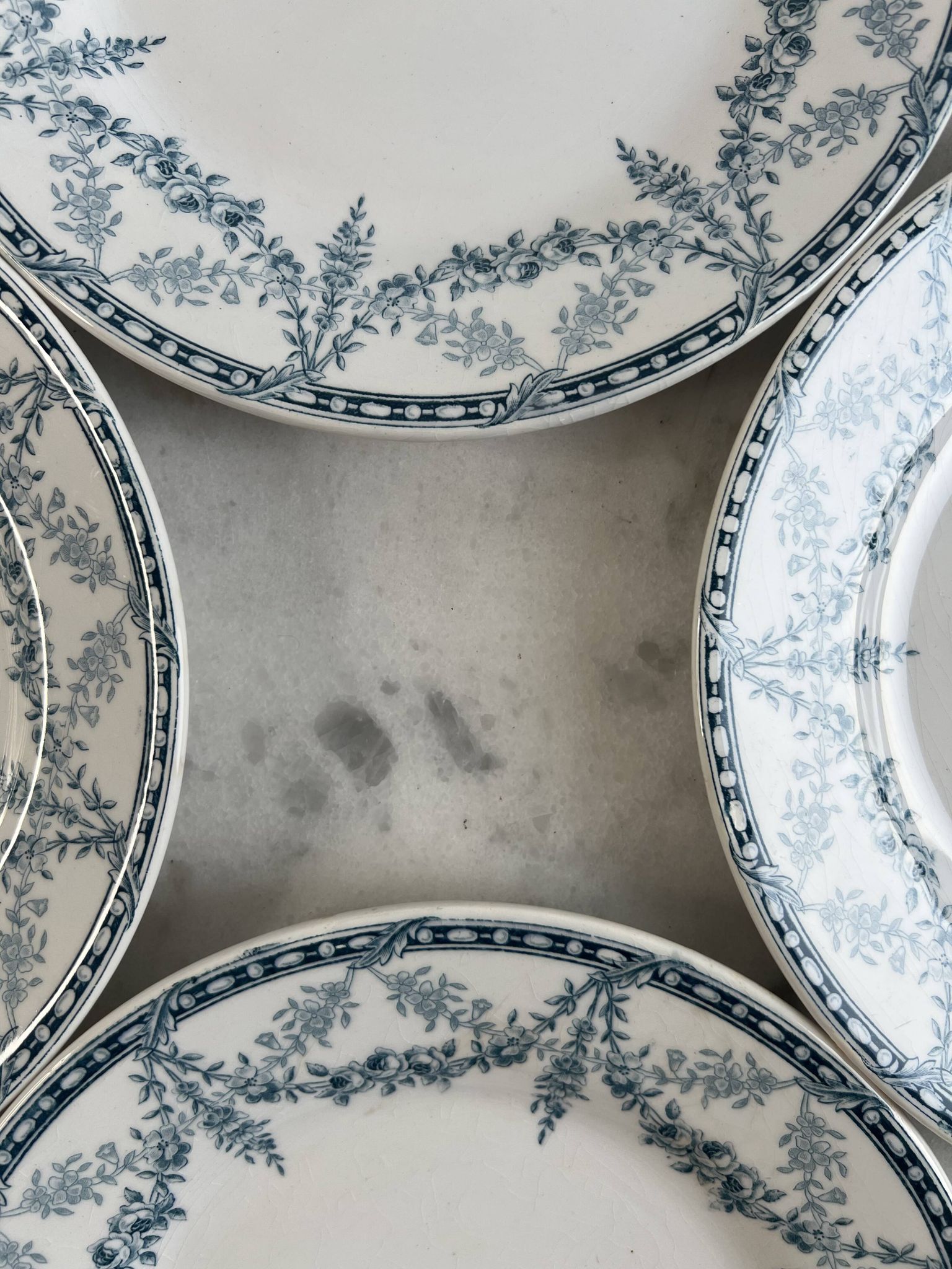 Set of 4 flat plates Creil and Montereau Labrador