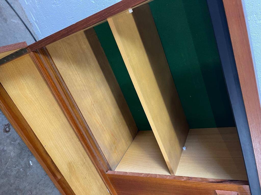 Bar cabinet / display cabinet / vintage furniture with glass section