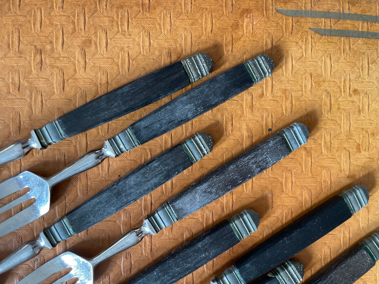 Dessert forks