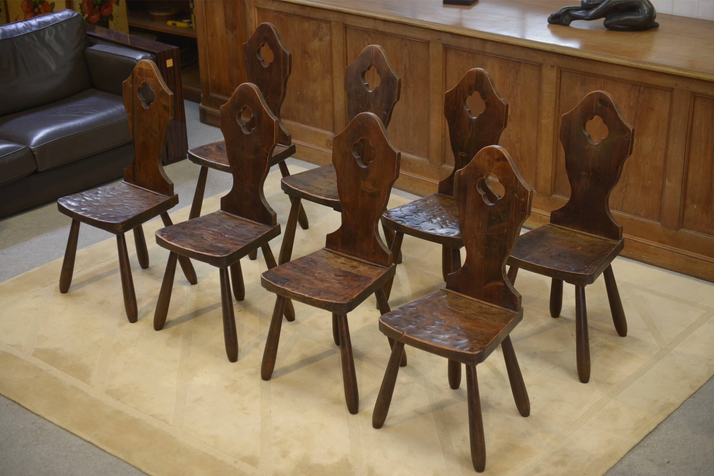 Ensemble de 8 chaises monastère 1950’s