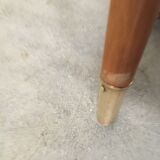 Tripod tablet lamppost