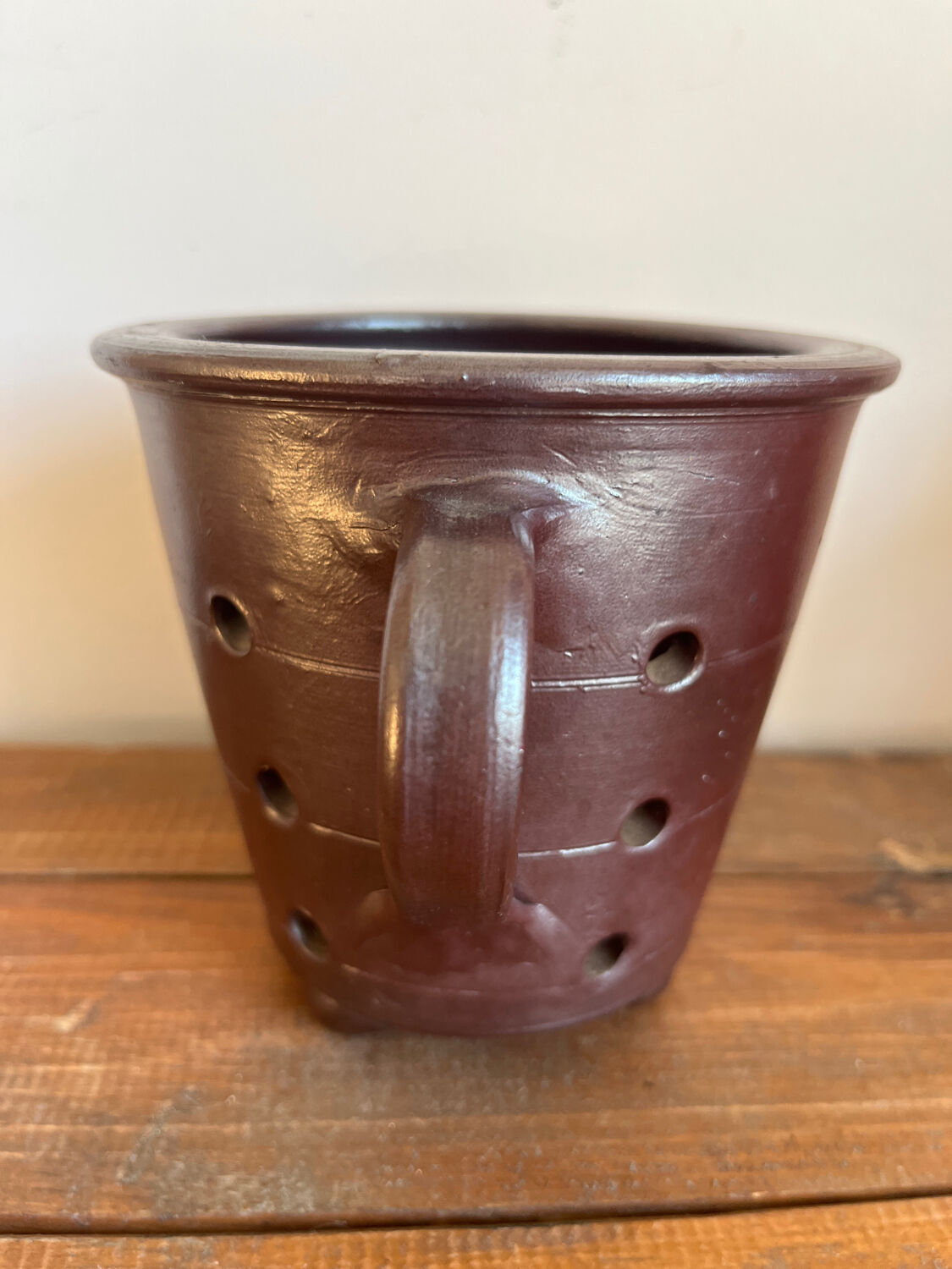 Stoneware cache pot
