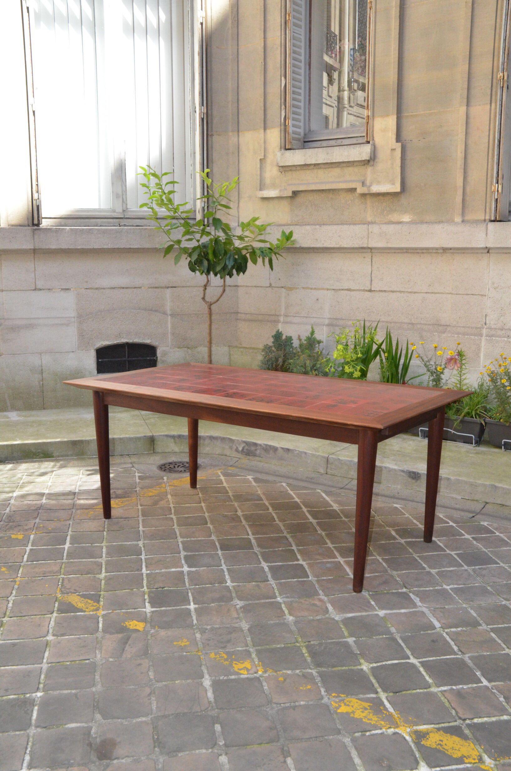Dining table in wood and ceramic