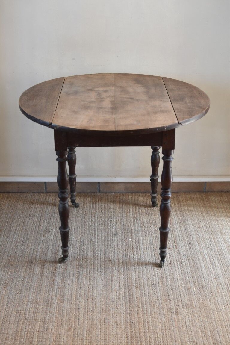 Louis philippe round table