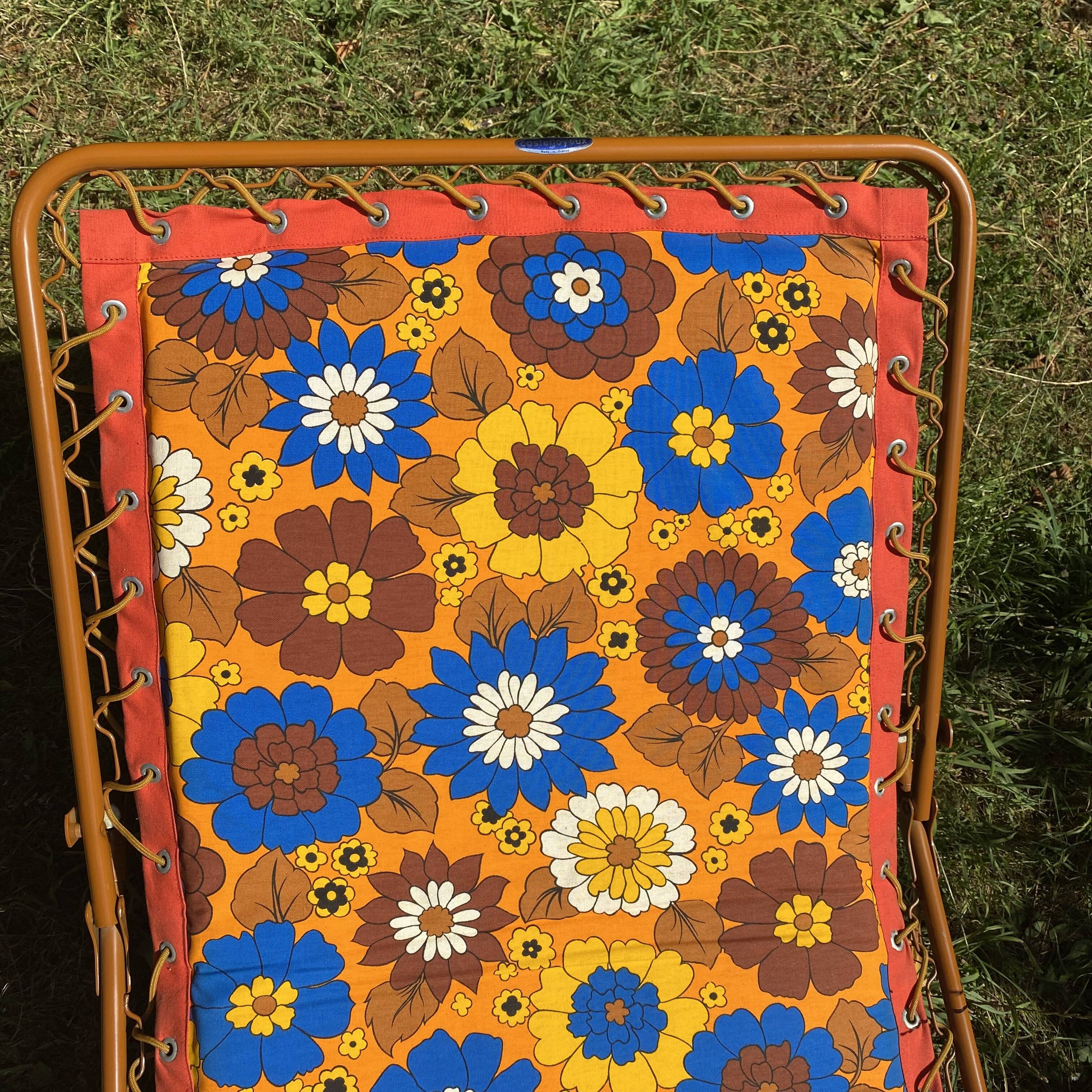 Vintage and new 70s sun lounger