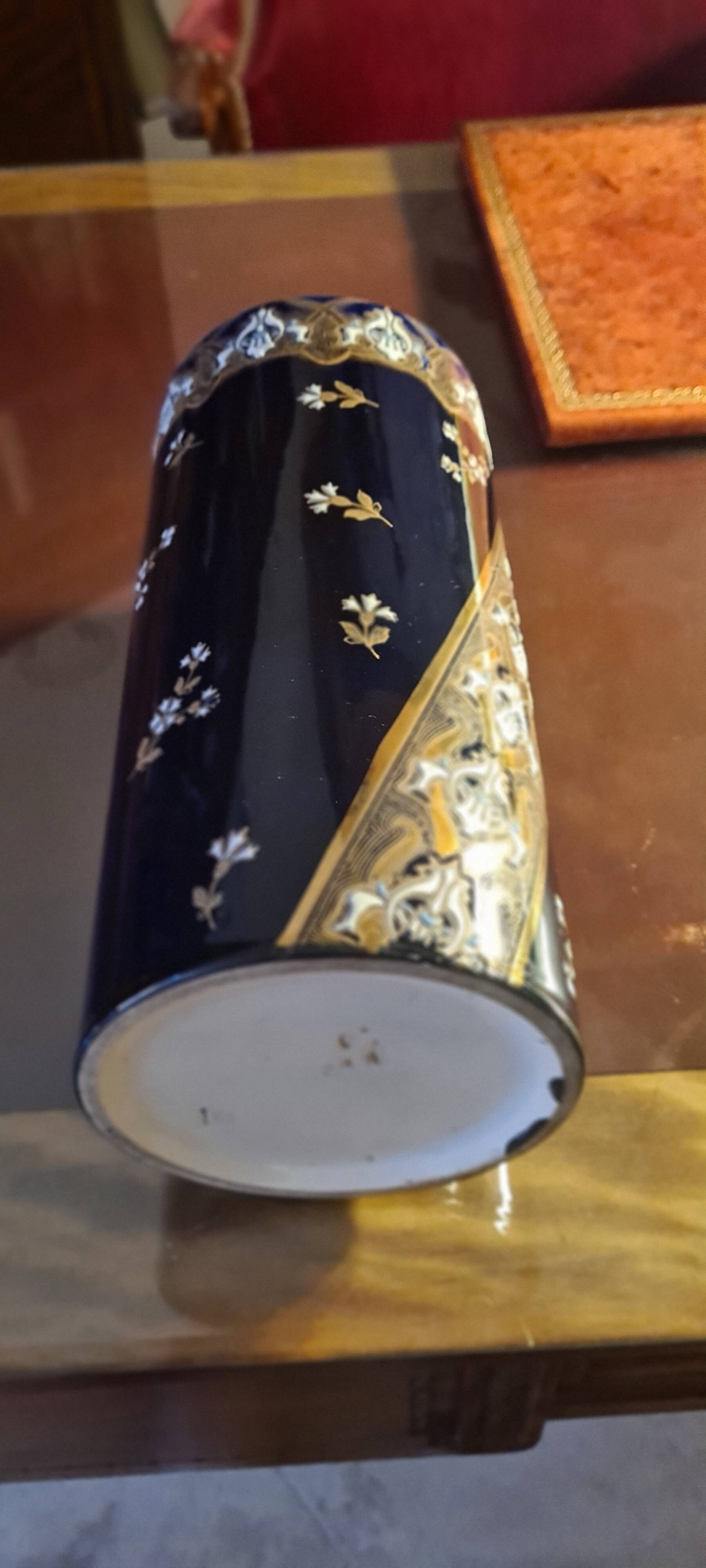 Lunéville roll-shaped vase