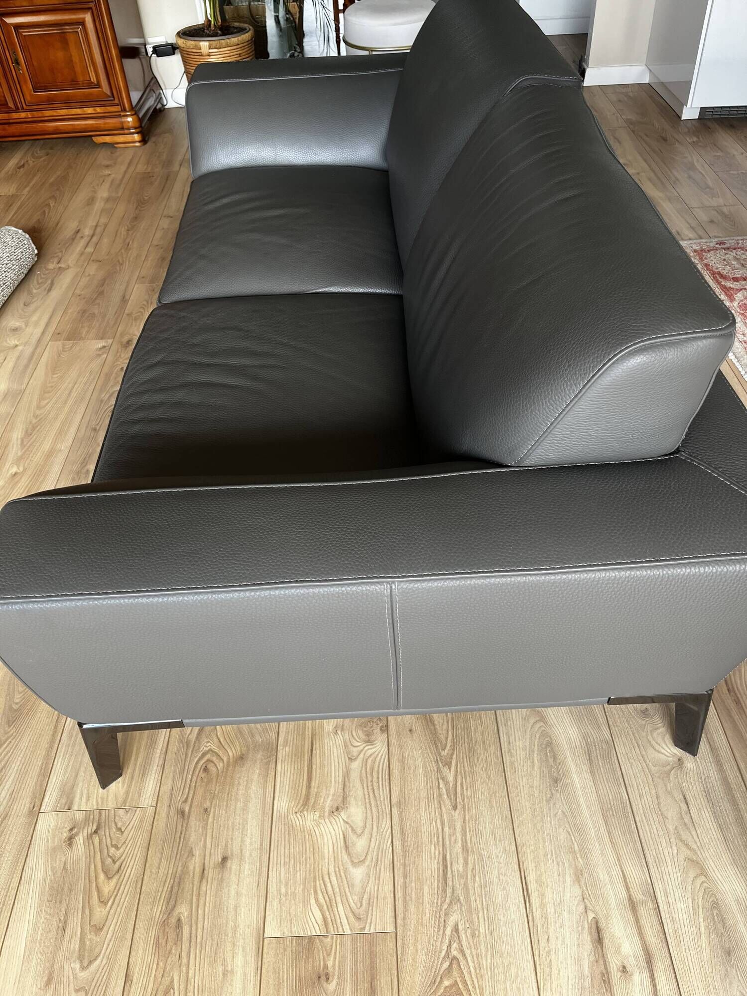 Roche Bobois Réflexion model sofa in taupe leather, 2.5 seats.