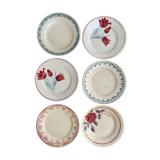 Old flat plates in red, green and blue gray.