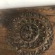 Ancien petit banc sculpté à la main