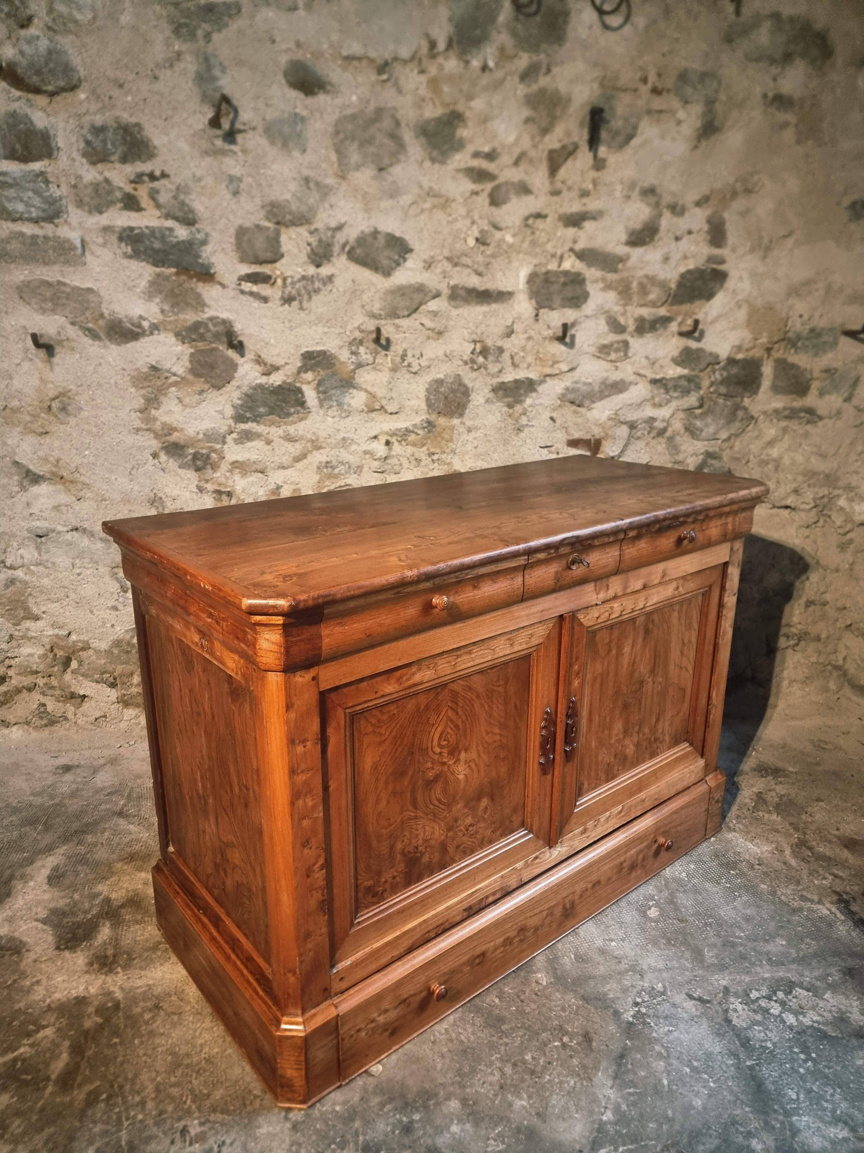 French buffet from the 19th century in elm with drawers – Louis Philippe period