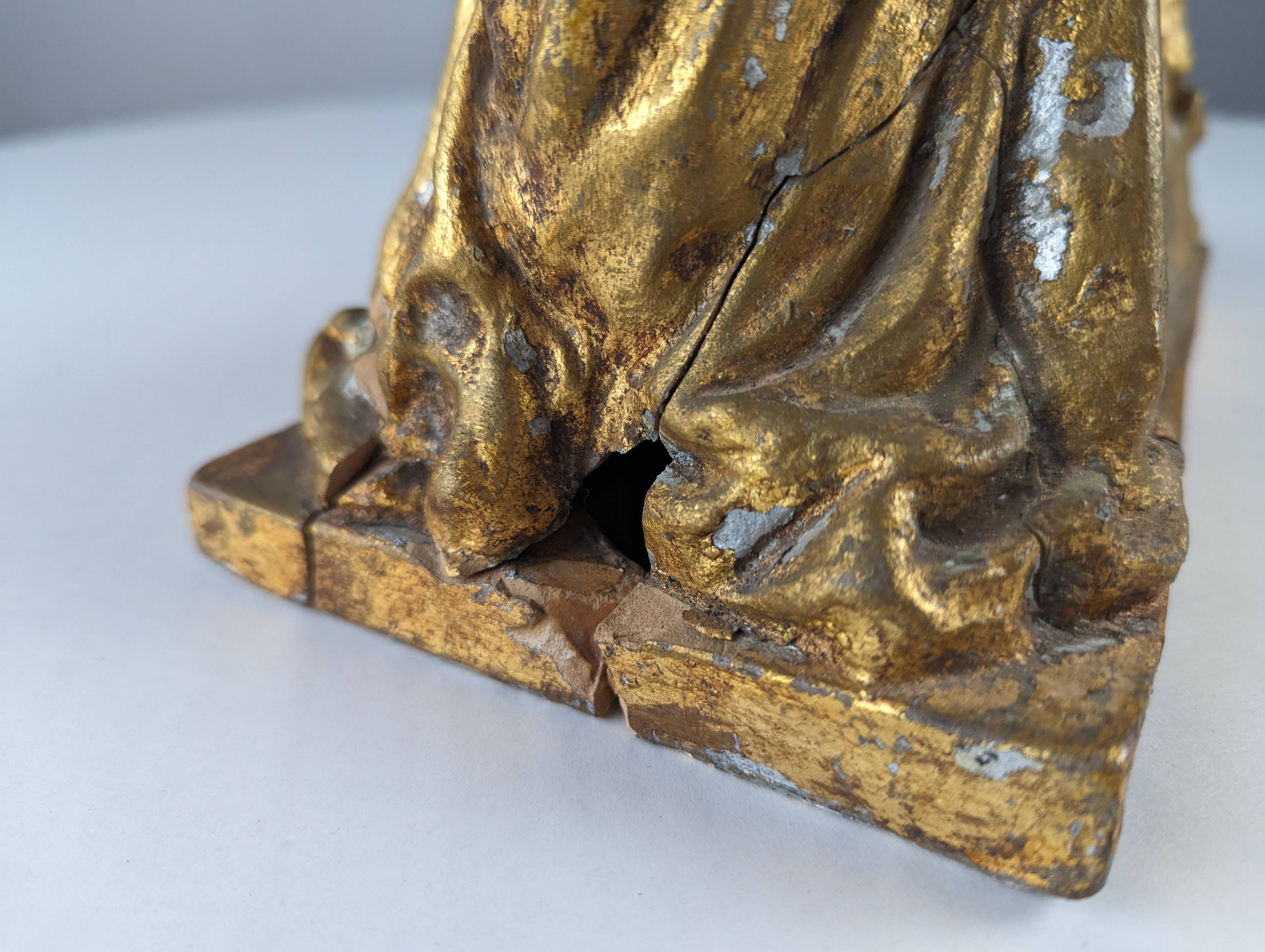 Queen and Angels sculpture in golden terracotta