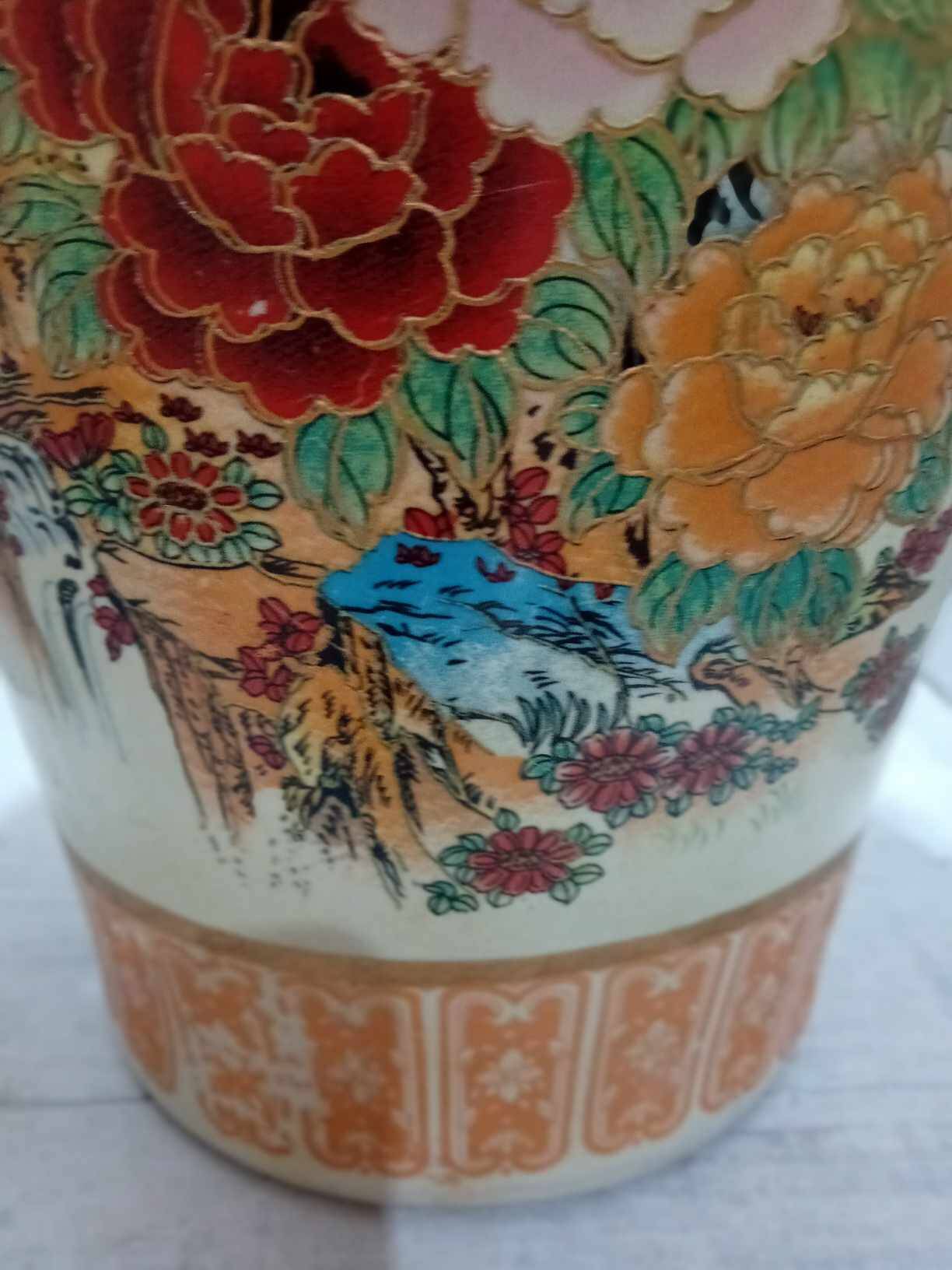 Grand Vase En Porcelaine