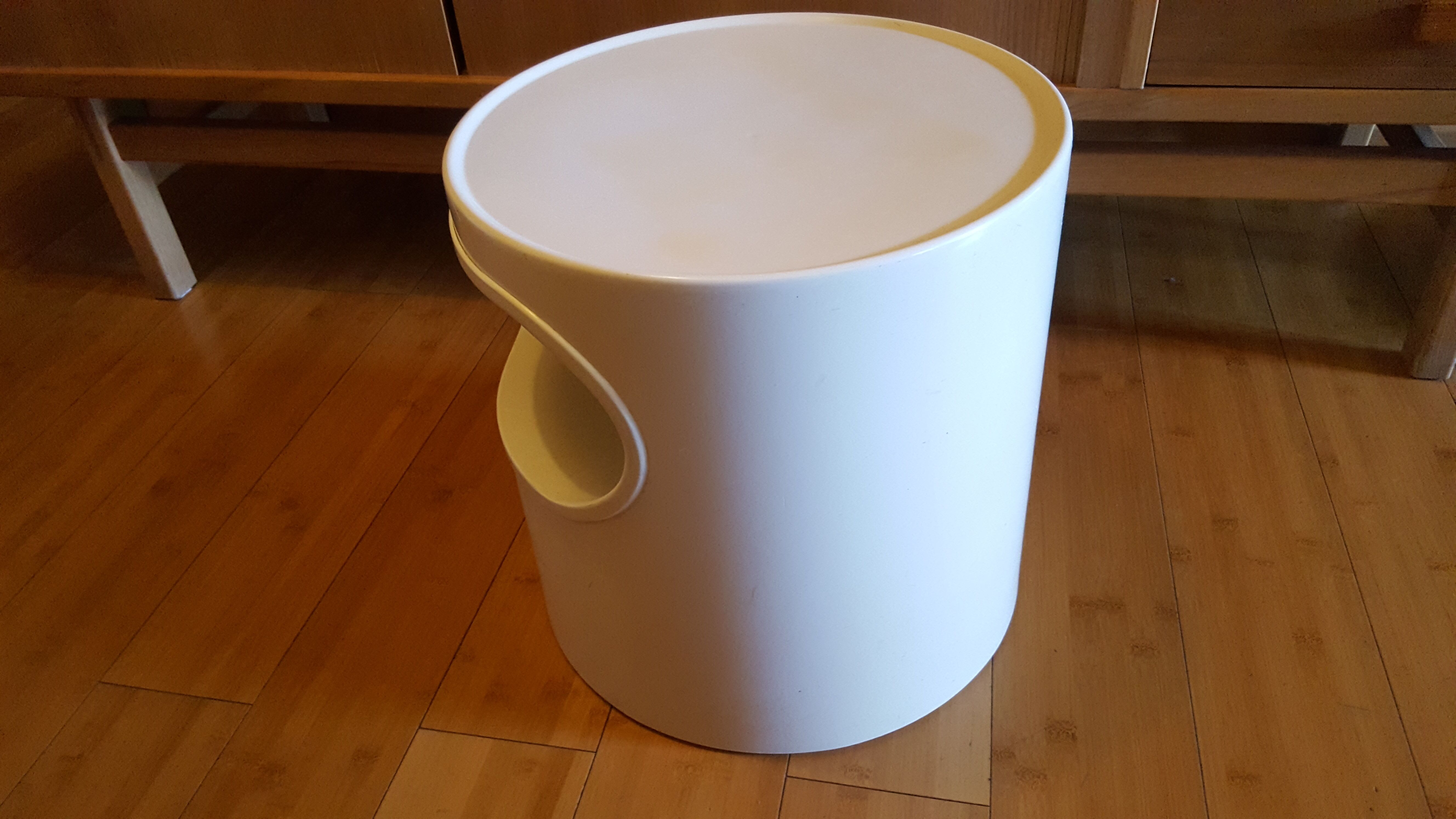 Table basse studio Artemide , modele Giano, design Emma Gismondi Schweinberger