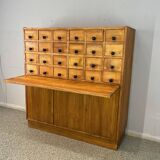 Filing cabinet with a vintage 60 'retractable top