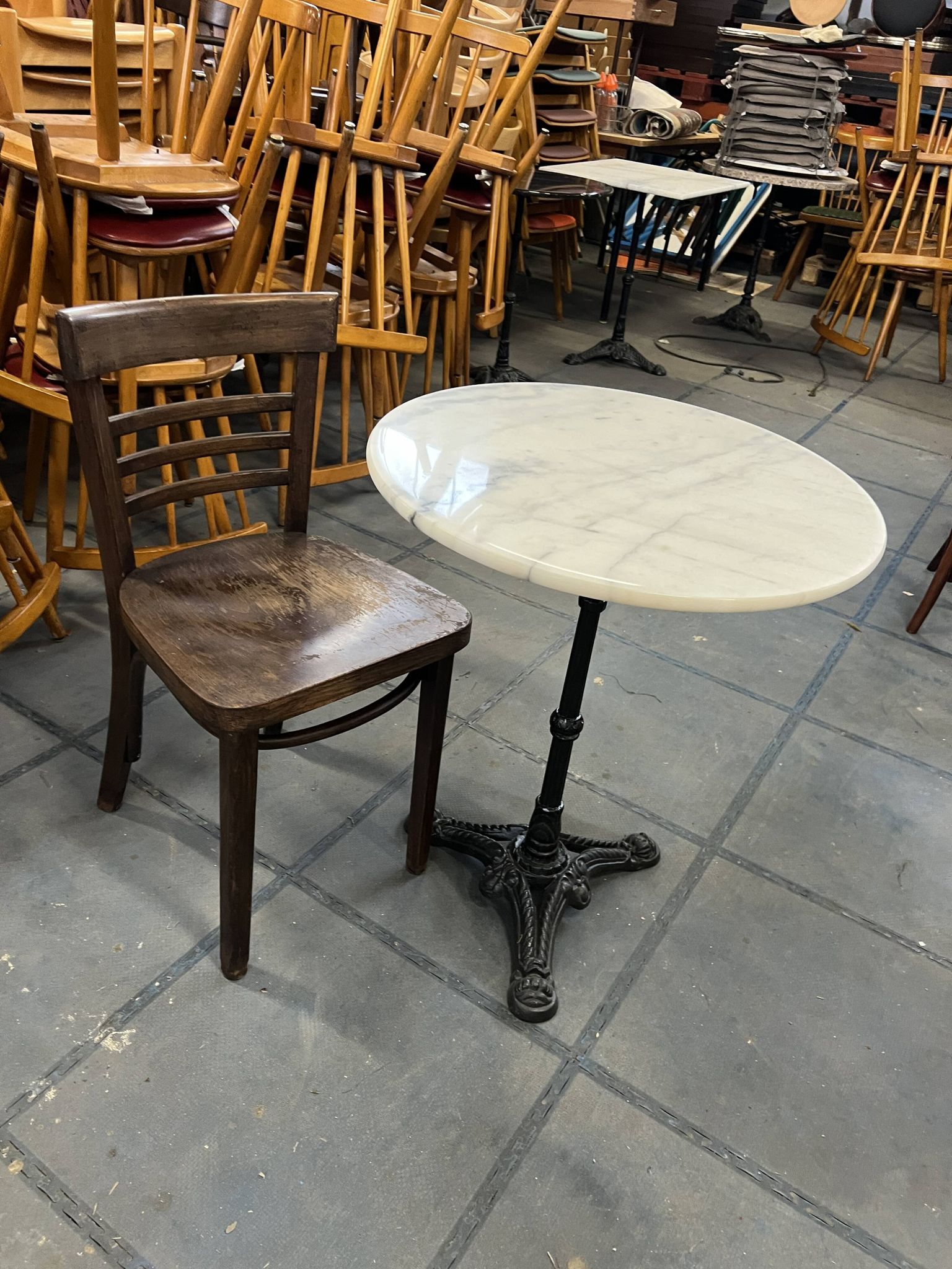 Table bistrot en marbre