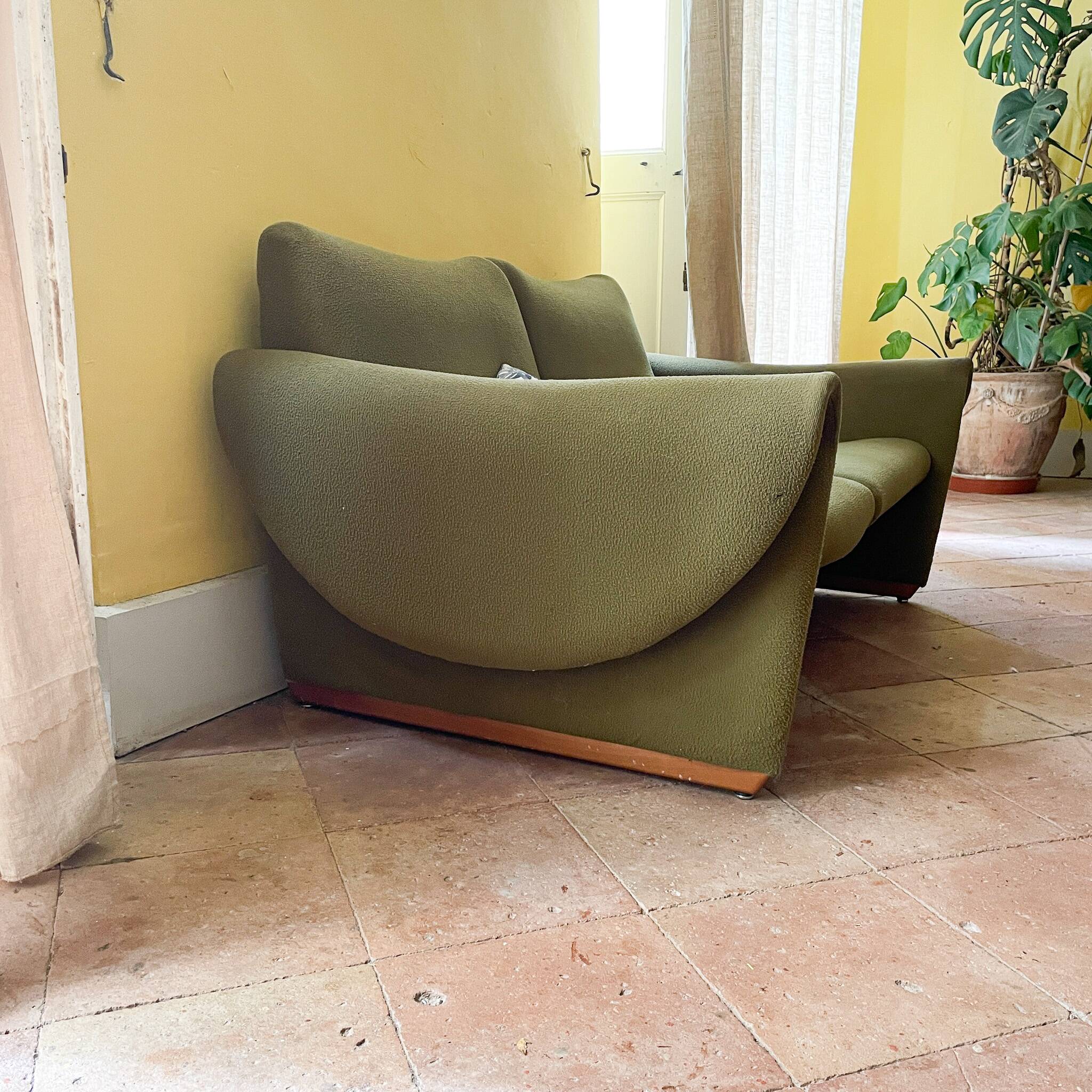 Set of a sofa and 2 armchairs