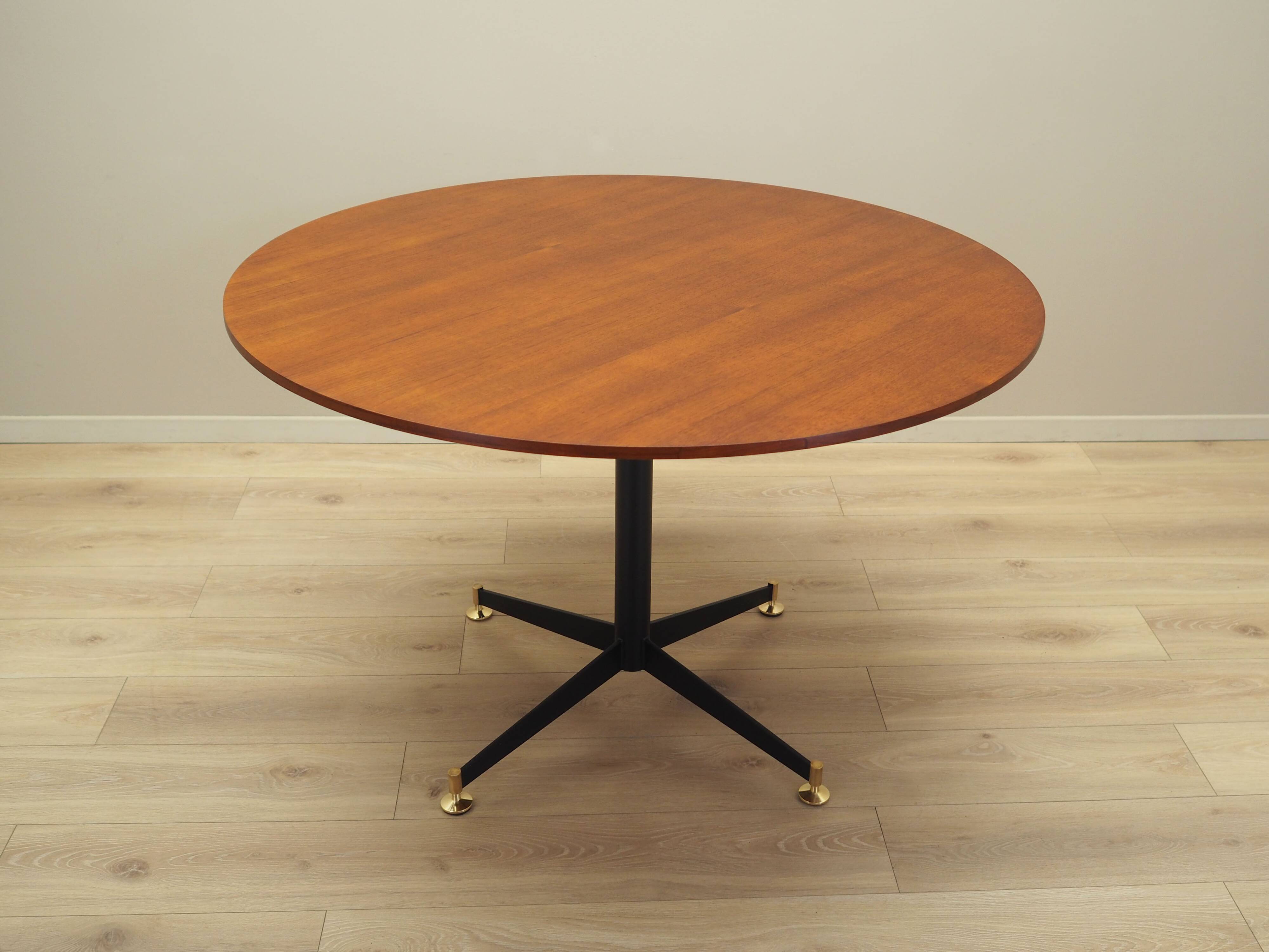 Teak round table, Italian design, 1970s, production: Italy