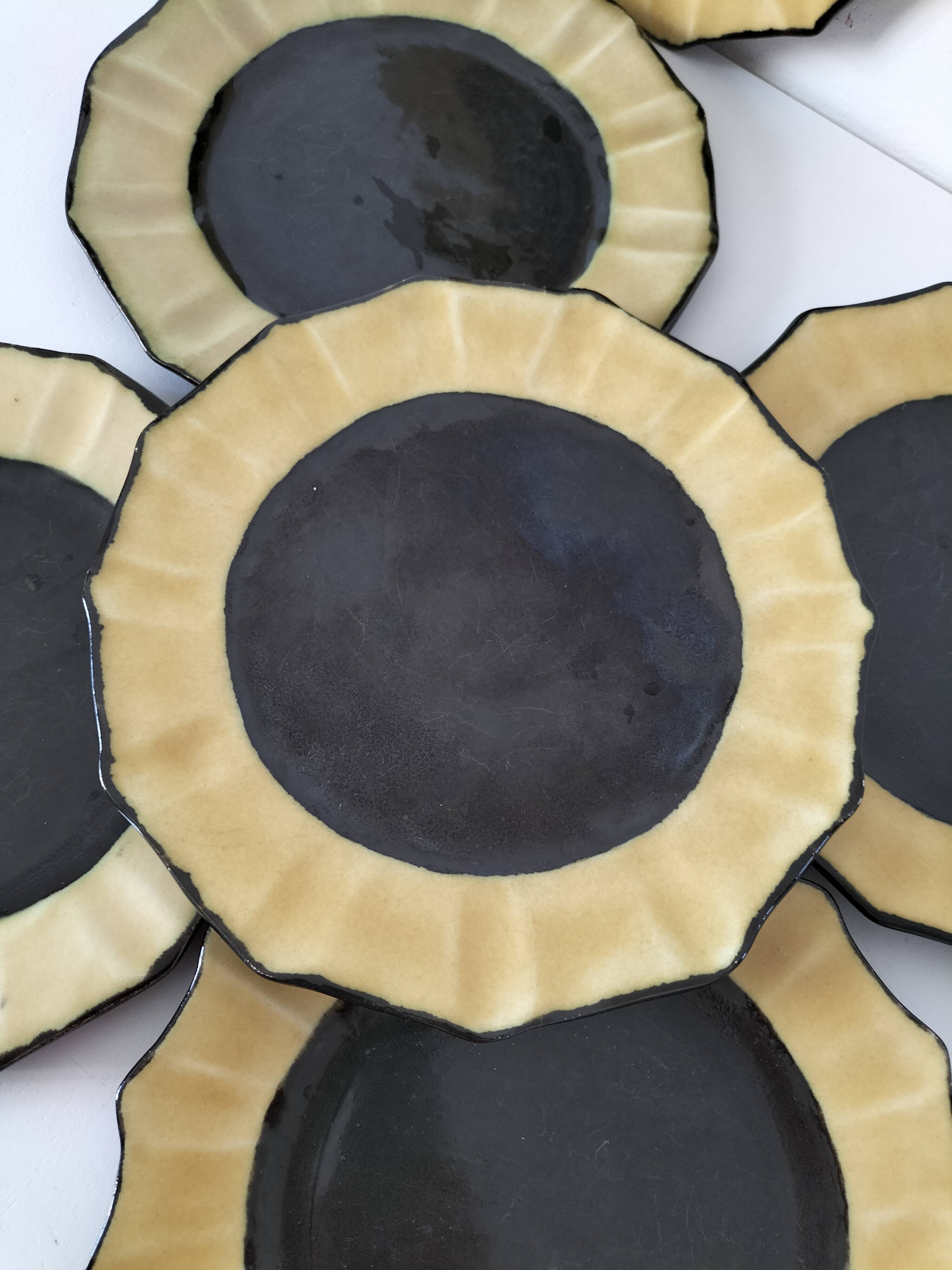 6 ceramic dessert plates shaped like a sunflower, signed CB.