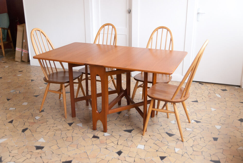 Scandinavian table with flaps