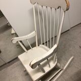 White lay-lad rocking-chair