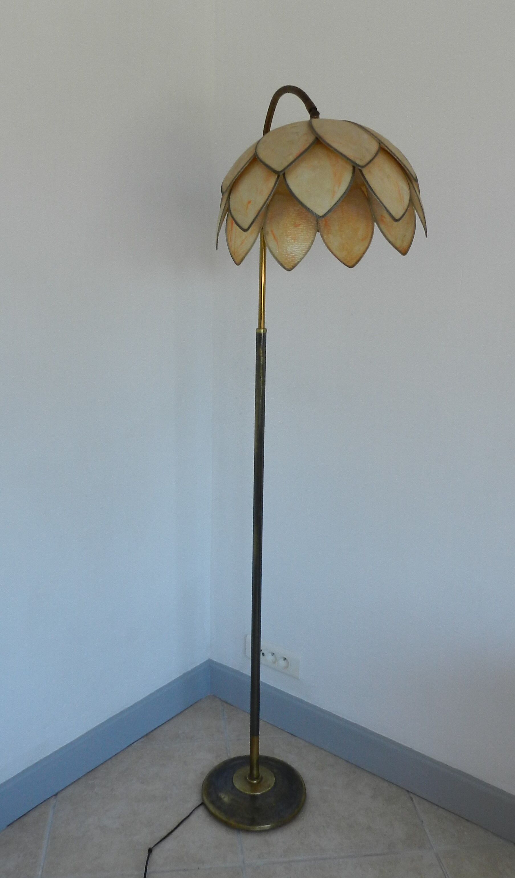 Floor lamp