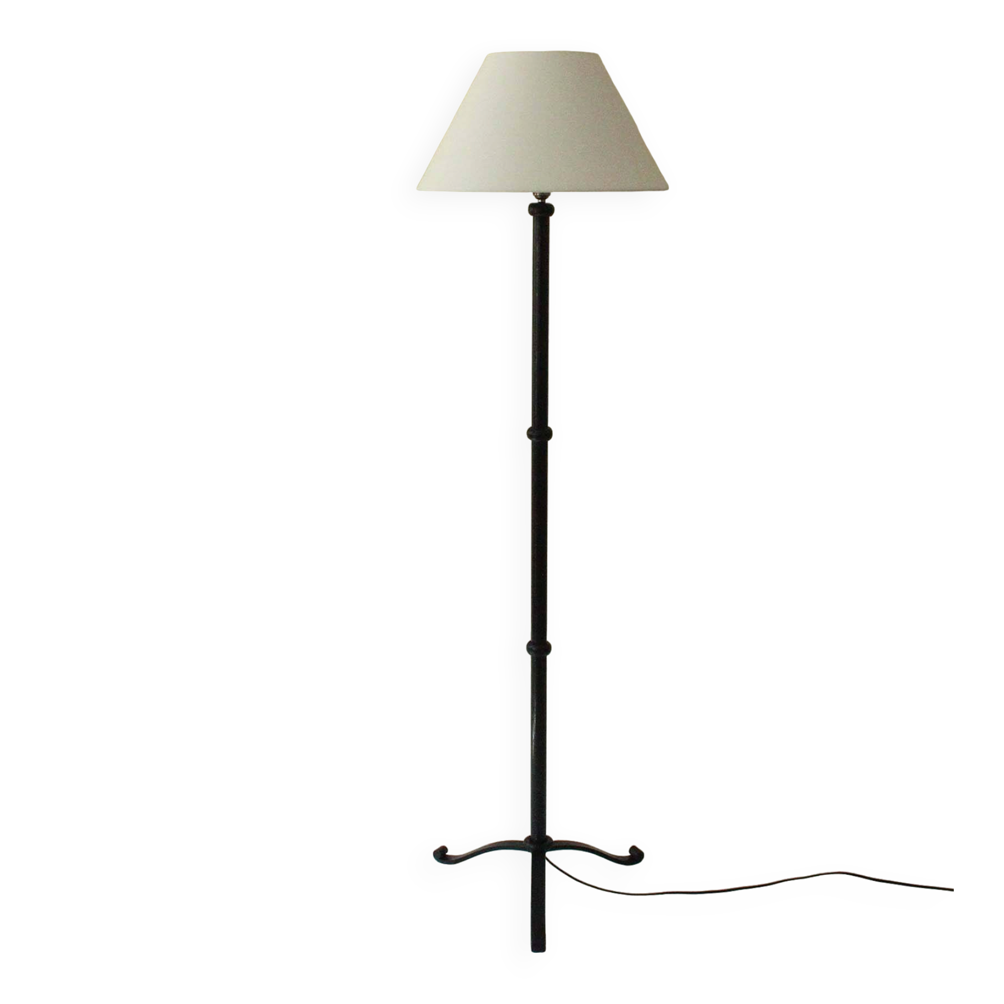 Neoclassical floor lamp in wrought iron